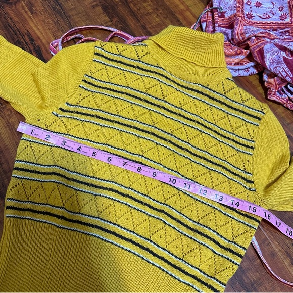 Stoned immaculate yellow turtleneck - Picture 4 of 7